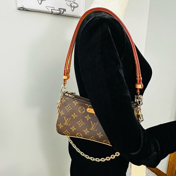 Louis Vuitton Liv Pochette - Picture 15 of 16